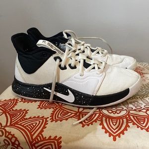 PG 3 basketball shoes